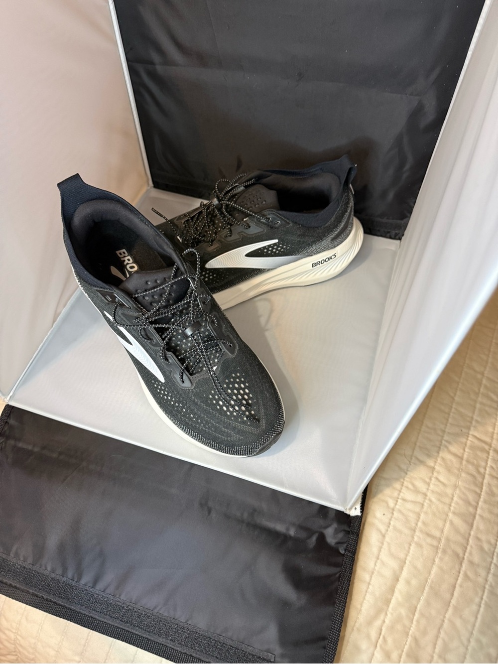 Brooks Glycerin23 Men's Black and White Athletic Running Shoes